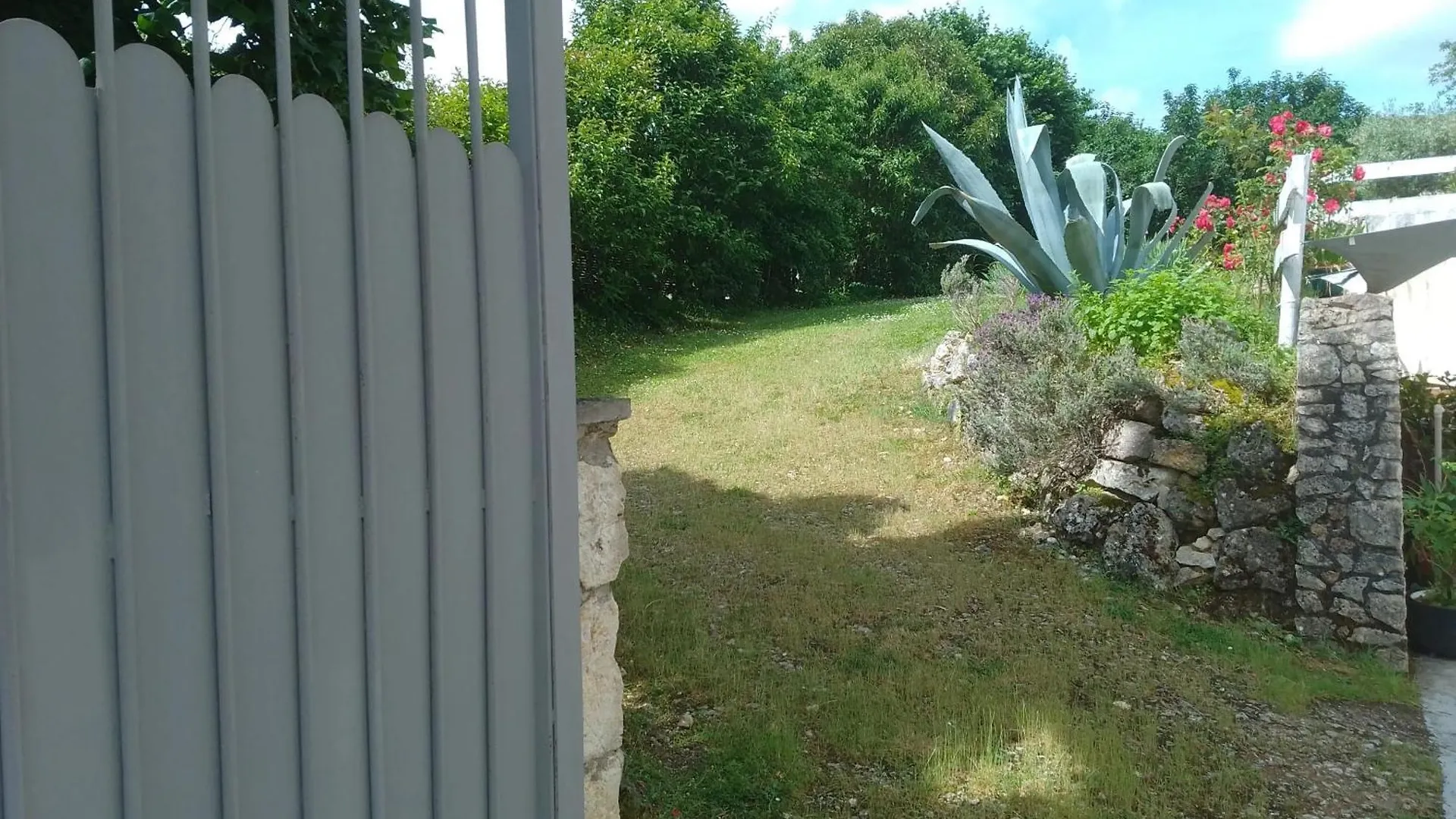Дом отдыха Maison Spacieuse A Vic-Fezensac Avec Jardin